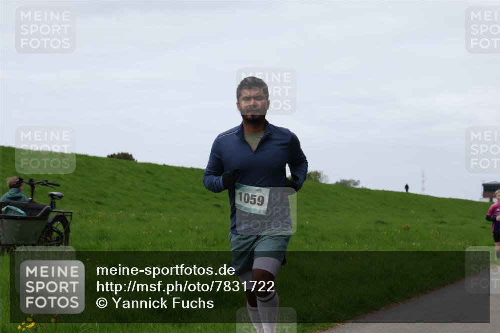 04.05.2025 - 8. Wedeler Halbmarathon Yannick Fuchs http://msf.ph/oto/7831722 04.05.2025 11:20:36 Laufen 1059 meine-sportfotos.de
