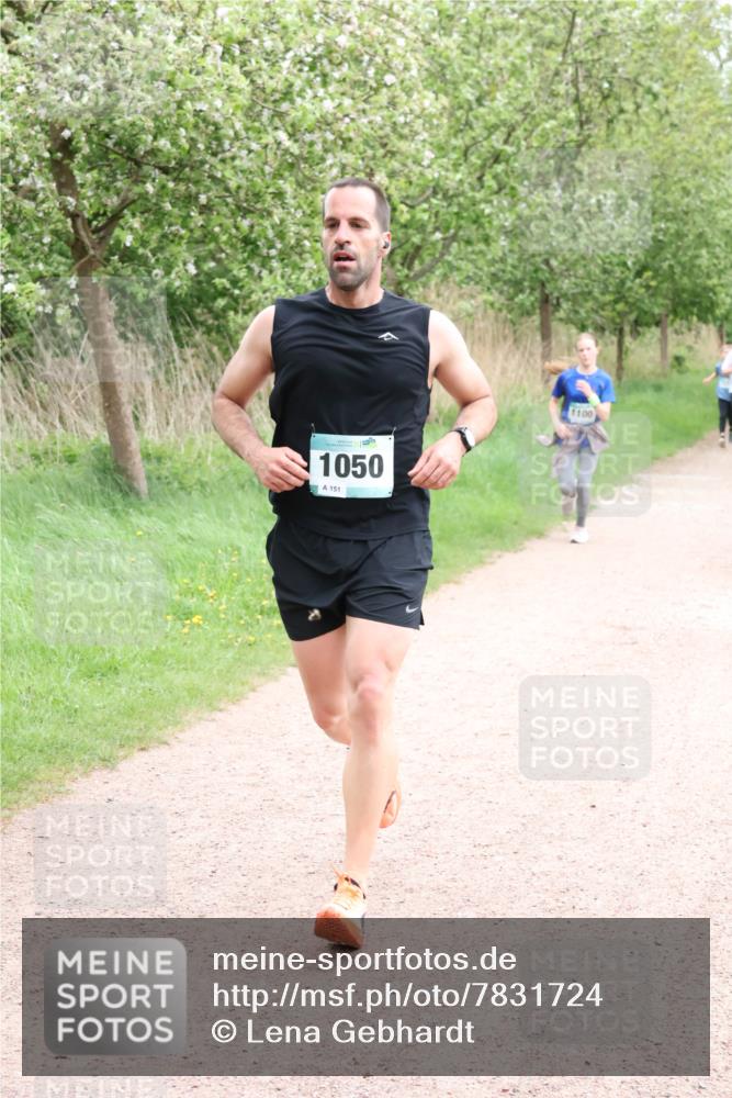 04.05.2025 - 8. Wedeler Halbmarathon Lena Gebhardt http://msf.ph/oto/7831724 04.05.2025 11:18:37 Laufen 1050, 151, 1100 meine-sportfotos.de