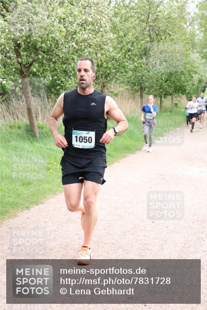 04.05.2025 - 8. Wedeler Halbmarathon Lena Gebhardt http://msf.ph/oto/7831728 04.05.2025 11:18:38 Laufen 1050, 151, 1100 meine-sportfotos.de