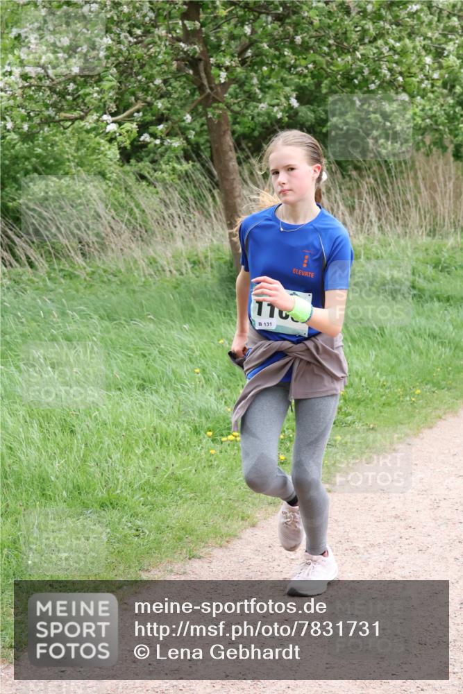 04.05.2025 - 8. Wedeler Halbmarathon Lena Gebhardt http://msf.ph/oto/7831731 04.05.2025 11:18:40 Laufen 110, 131 meine-sportfotos.de