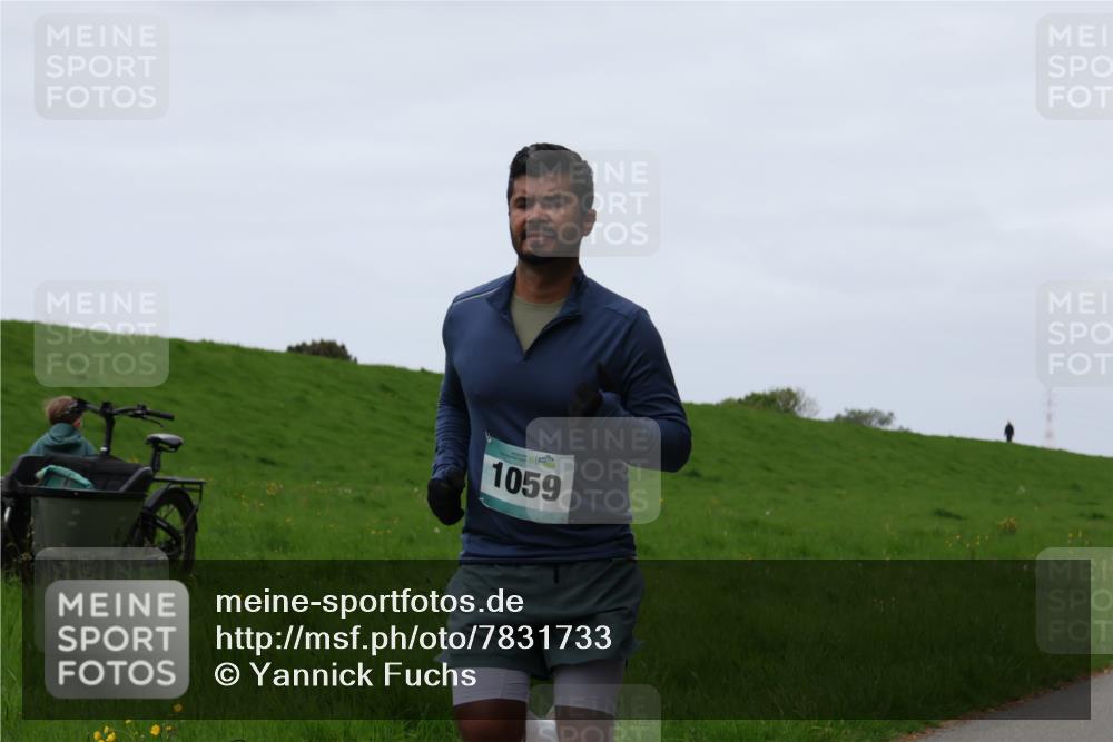 04.05.2025 - 8. Wedeler Halbmarathon Yannick Fuchs http://msf.ph/oto/7831733 04.05.2025 11:20:36 Laufen 1059 meine-sportfotos.de