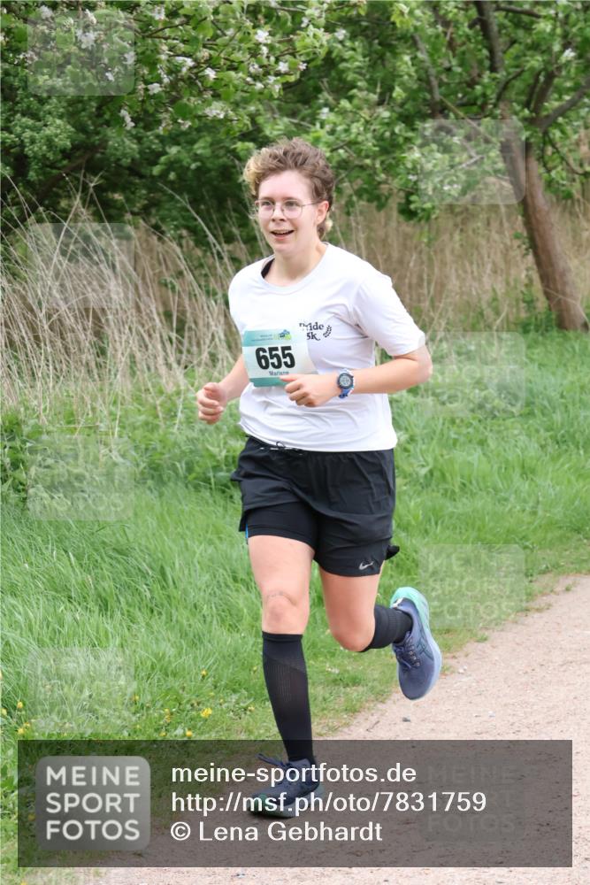 04.05.2025 - 8. Wedeler Halbmarathon Lena Gebhardt http://msf.ph/oto/7831759 04.05.2025 11:18:42 Laufen 655, 5 meine-sportfotos.de