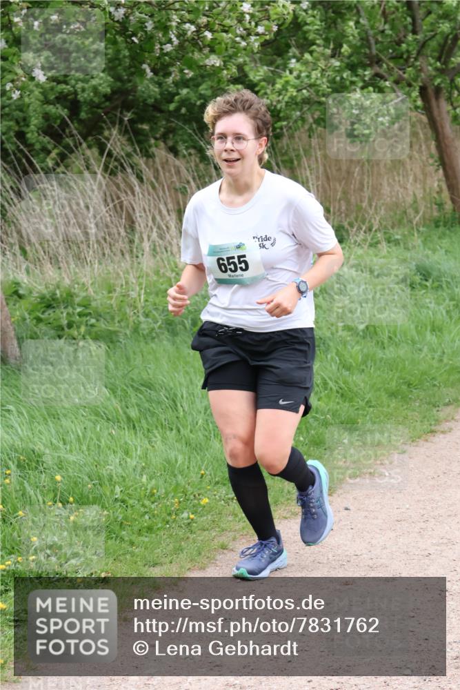 04.05.2025 - 8. Wedeler Halbmarathon Lena Gebhardt http://msf.ph/oto/7831762 04.05.2025 11:18:42 Laufen 655, 5 meine-sportfotos.de