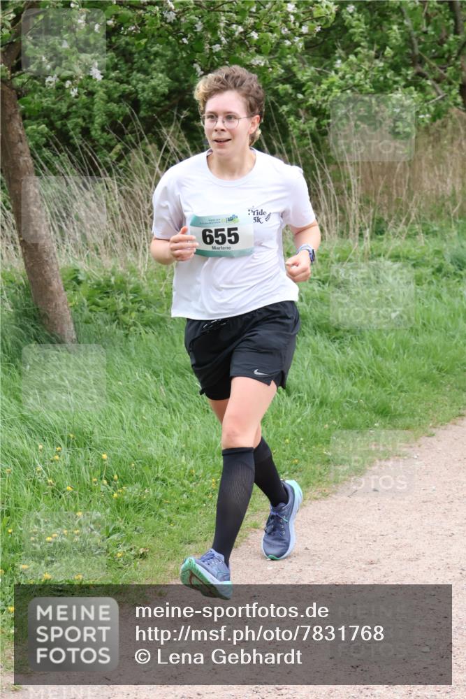 04.05.2025 - 8. Wedeler Halbmarathon Lena Gebhardt http://msf.ph/oto/7831768 04.05.2025 11:18:42 Laufen 50, 655, 5 meine-sportfotos.de