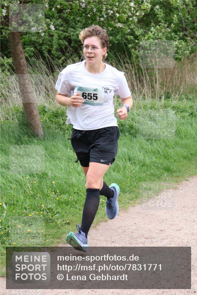 04.05.2025 - 8. Wedeler Halbmarathon Lena Gebhardt http://msf.ph/oto/7831771 04.05.2025 11:18:42 Laufen 156, 655, 5 meine-sportfotos.de