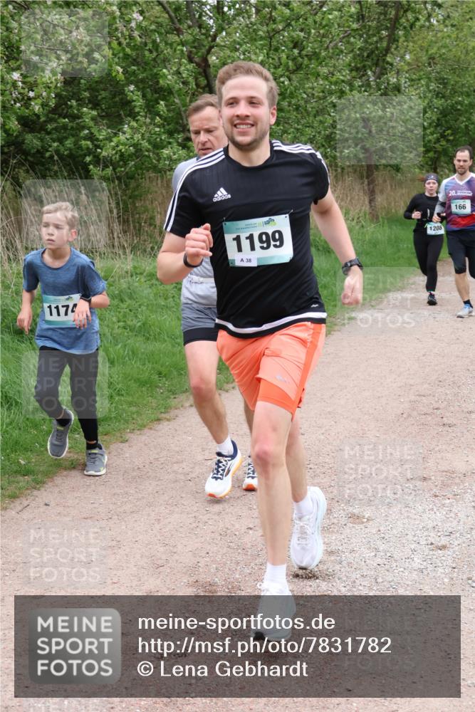 04.05.2025 - 8. Wedeler Halbmarathon Lena Gebhardt http://msf.ph/oto/7831782 04.05.2025 11:18:44 Laufen 1199, 38, 166 meine-sportfotos.de