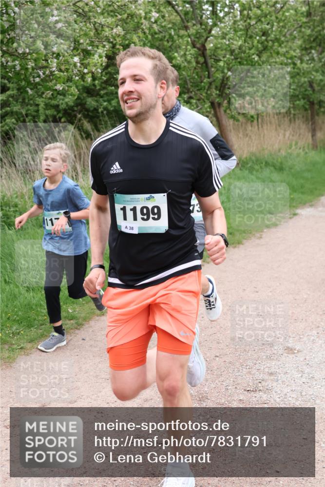 04.05.2025 - 8. Wedeler Halbmarathon Lena Gebhardt http://msf.ph/oto/7831791 04.05.2025 11:18:45 Laufen 117, 1199, 38, 73 meine-sportfotos.de