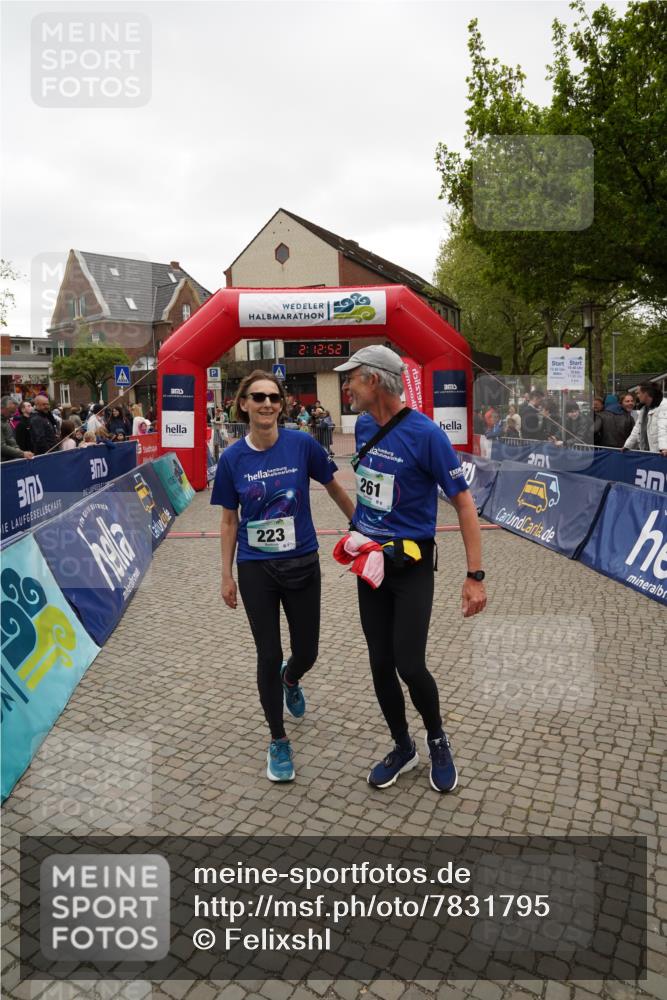 04.05.2025 - 8. Wedeler Halbmarathon Felixshl http://msf.ph/oto/7831795 04.05.2025 12:12:50 Ziel 223, 261 meine-sportfotos.de