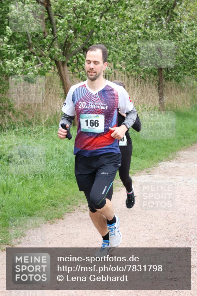 04.05.2025 - 8. Wedeler Halbmarathon Lena Gebhardt http://msf.ph/oto/7831798 04.05.2025 11:18:46 Laufen 20, 166 meine-sportfotos.de