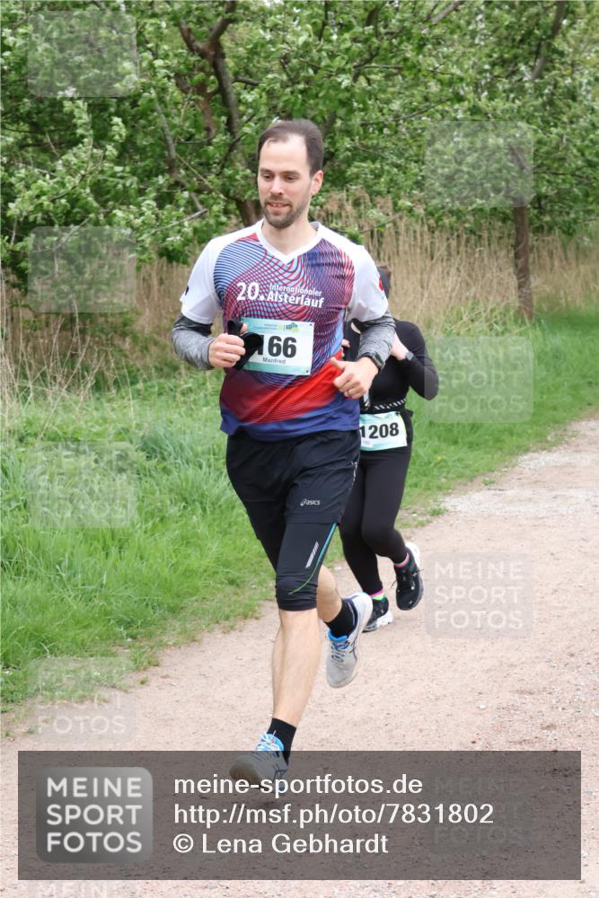 04.05.2025 - 8. Wedeler Halbmarathon Lena Gebhardt http://msf.ph/oto/7831802 04.05.2025 11:18:46 Laufen 20, 166, 1208, 152 meine-sportfotos.de