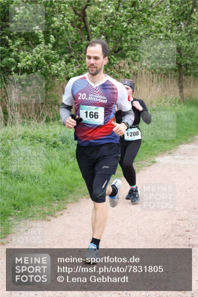 04.05.2025 - 8. Wedeler Halbmarathon Lena Gebhardt http://msf.ph/oto/7831805 04.05.2025 11:18:46 Laufen 20, 166, 1208 meine-sportfotos.de