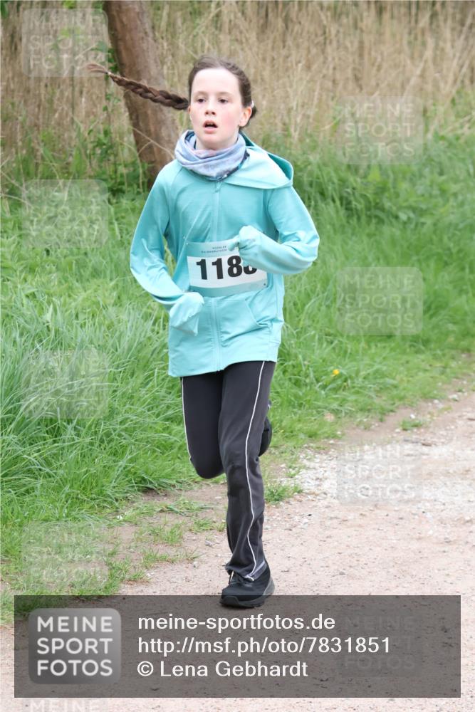 04.05.2025 - 8. Wedeler Halbmarathon Lena Gebhardt http://msf.ph/oto/7831851 04.05.2025 11:18:50 Laufen 1180 meine-sportfotos.de