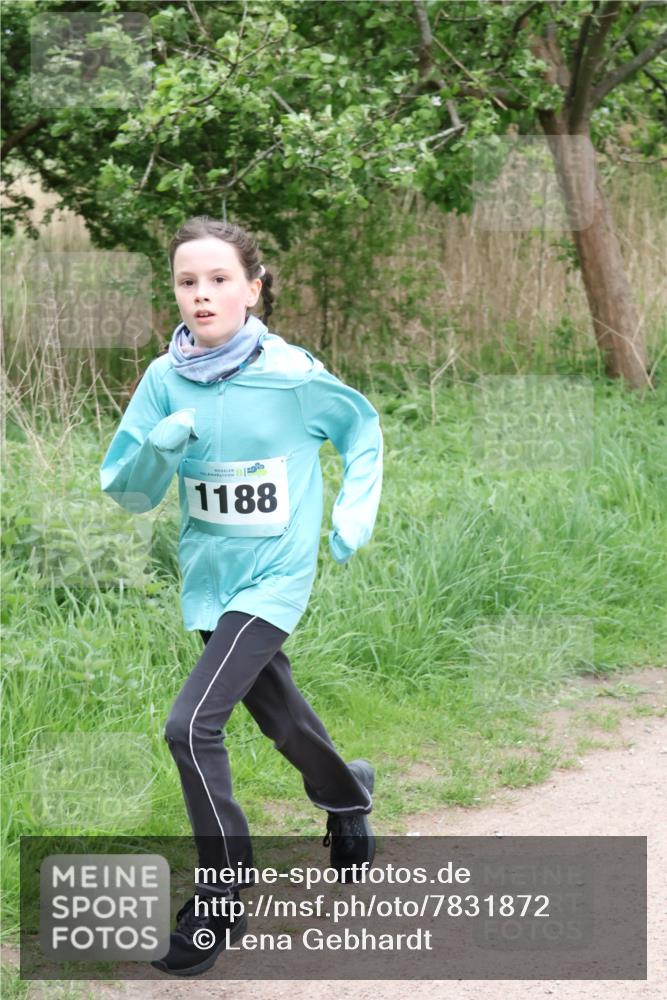 04.05.2025 - 8. Wedeler Halbmarathon Lena Gebhardt http://msf.ph/oto/7831872 04.05.2025 11:18:50 Laufen 1188 meine-sportfotos.de