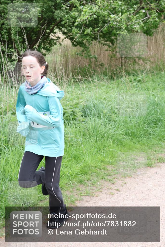 04.05.2025 - 8. Wedeler Halbmarathon Lena Gebhardt http://msf.ph/oto/7831882 04.05.2025 11:18:50 Laufen  meine-sportfotos.de