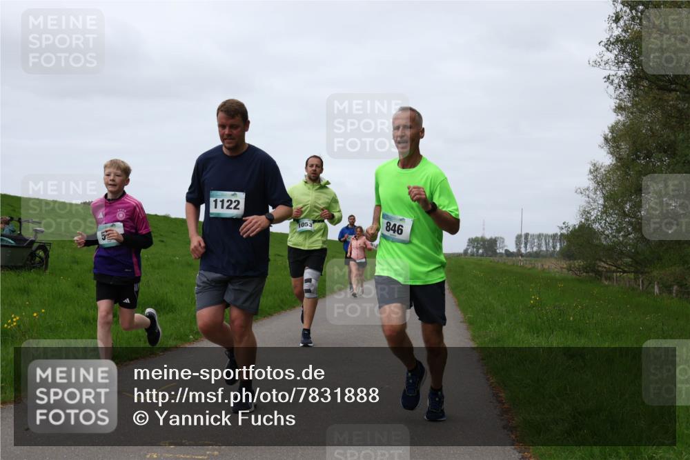 04.05.2025 - 8. Wedeler Halbmarathon Yannick Fuchs http://msf.ph/oto/7831888 04.05.2025 11:20:42 Laufen 1122, 1053, 846 meine-sportfotos.de