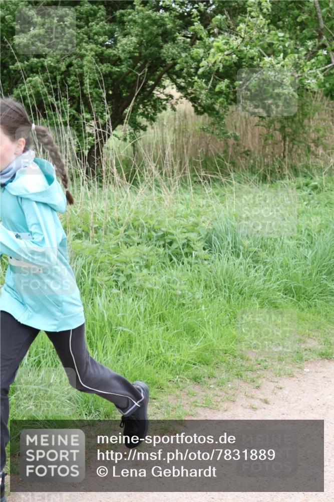 04.05.2025 - 8. Wedeler Halbmarathon Lena Gebhardt http://msf.ph/oto/7831889 04.05.2025 11:18:50 Laufen  meine-sportfotos.de