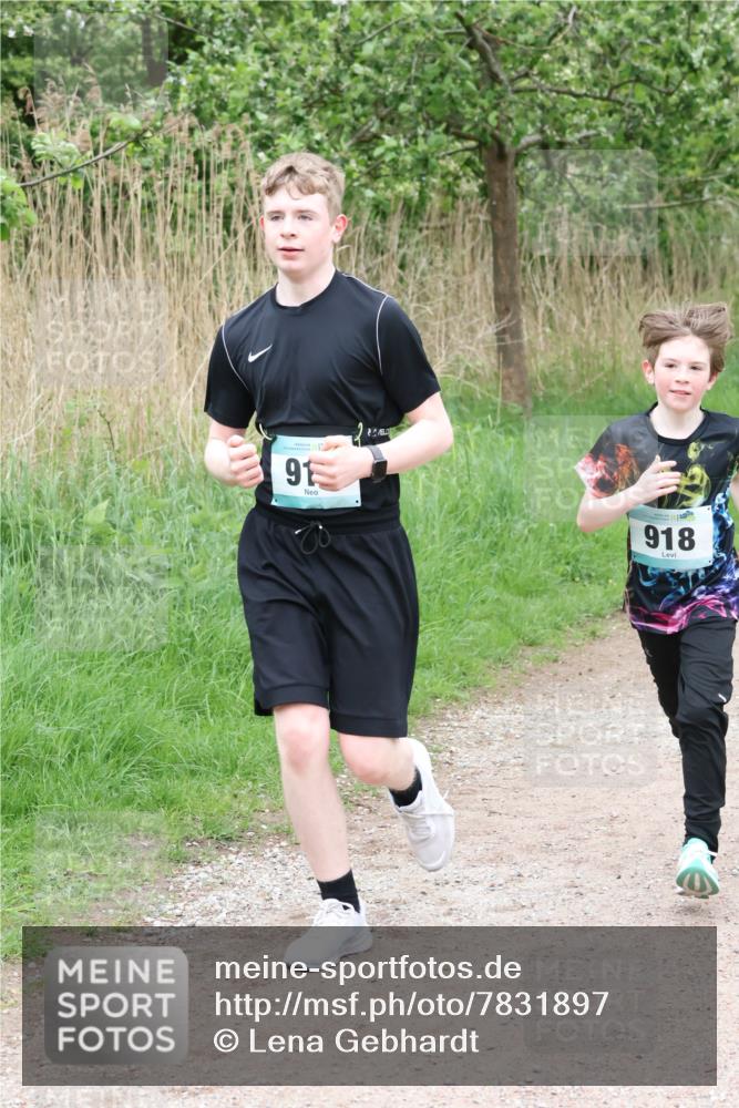 04.05.2025 - 8. Wedeler Halbmarathon Lena Gebhardt http://msf.ph/oto/7831897 04.05.2025 11:18:53 Laufen 91, 918 meine-sportfotos.de