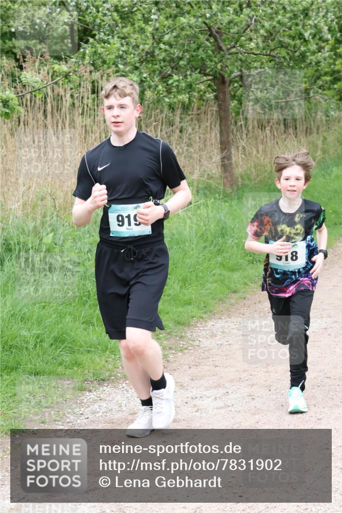 04.05.2025 - 8. Wedeler Halbmarathon Lena Gebhardt http://msf.ph/oto/7831902 04.05.2025 11:18:53 Laufen 919, 518 meine-sportfotos.de