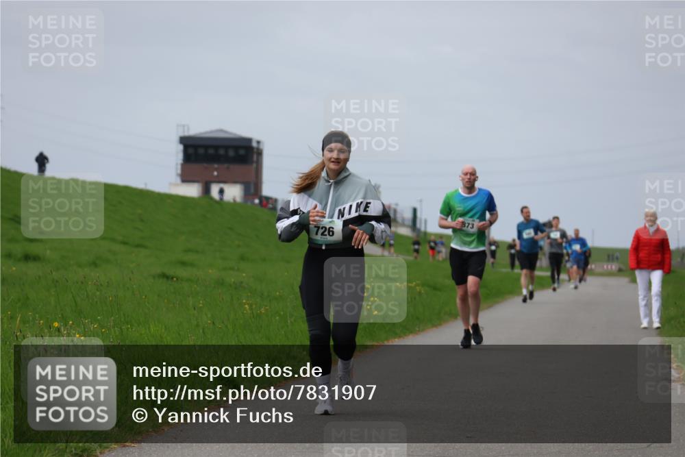 04.05.2025 - 8. Wedeler Halbmarathon Yannick Fuchs http://msf.ph/oto/7831907 04.05.2025 11:40:51 Laufen 726, 873 meine-sportfotos.de