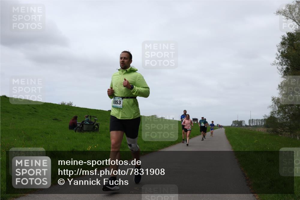04.05.2025 - 8. Wedeler Halbmarathon Yannick Fuchs http://msf.ph/oto/7831908 04.05.2025 11:20:44 Laufen 1053 meine-sportfotos.de