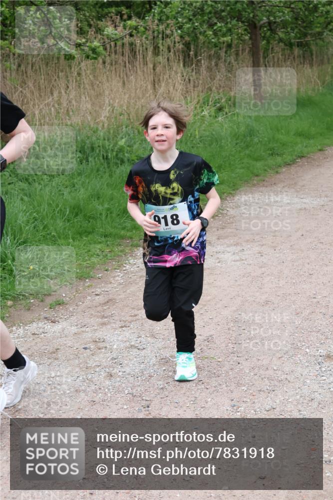 04.05.2025 - 8. Wedeler Halbmarathon Lena Gebhardt http://msf.ph/oto/7831918 04.05.2025 11:18:54 Laufen 918 meine-sportfotos.de
