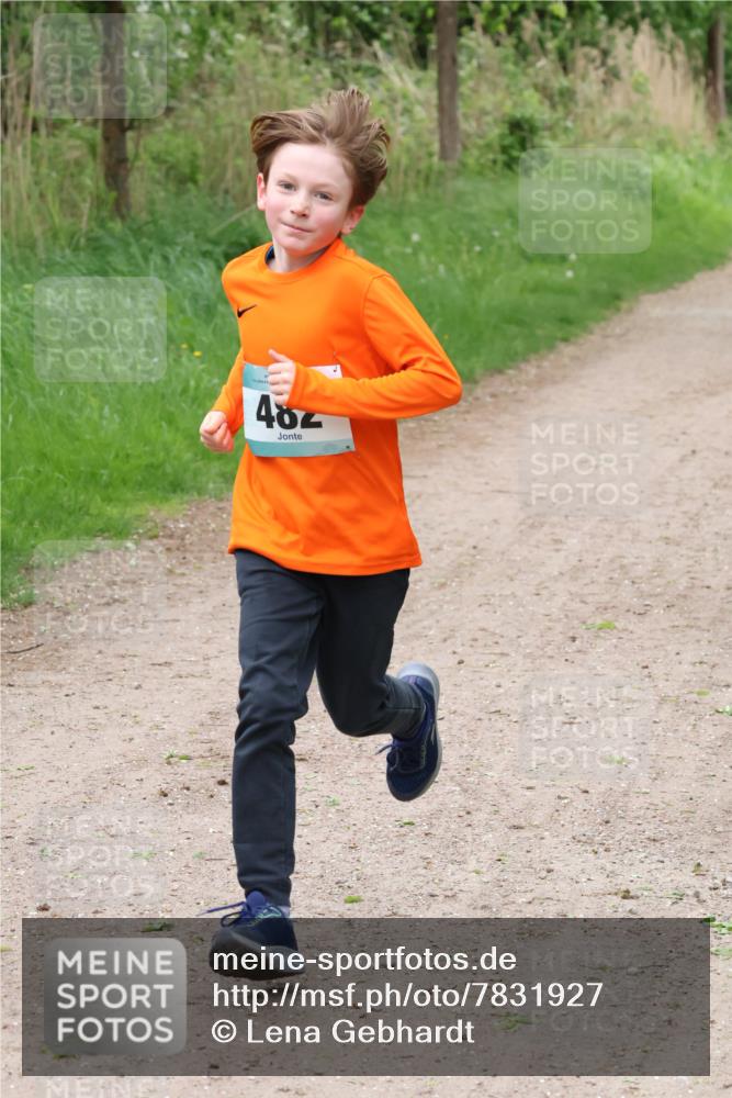 04.05.2025 - 8. Wedeler Halbmarathon Lena Gebhardt http://msf.ph/oto/7831927 04.05.2025 11:19:00 Laufen 404 meine-sportfotos.de