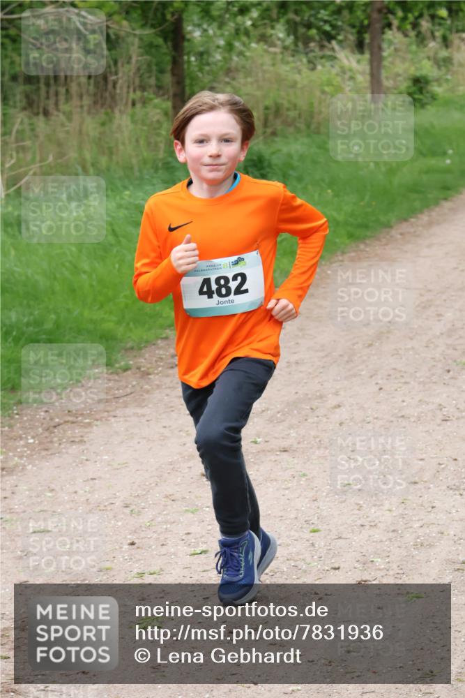 04.05.2025 - 8. Wedeler Halbmarathon Lena Gebhardt http://msf.ph/oto/7831936 04.05.2025 11:19:00 Laufen 856, 482 meine-sportfotos.de