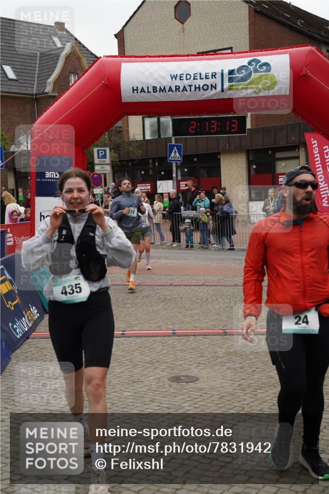 04.05.2025 - 8. Wedeler Halbmarathon Felixshl http://msf.ph/oto/7831942 04.05.2025 12:13:11 Ziel 24, 272, 273, 435 meine-sportfotos.de