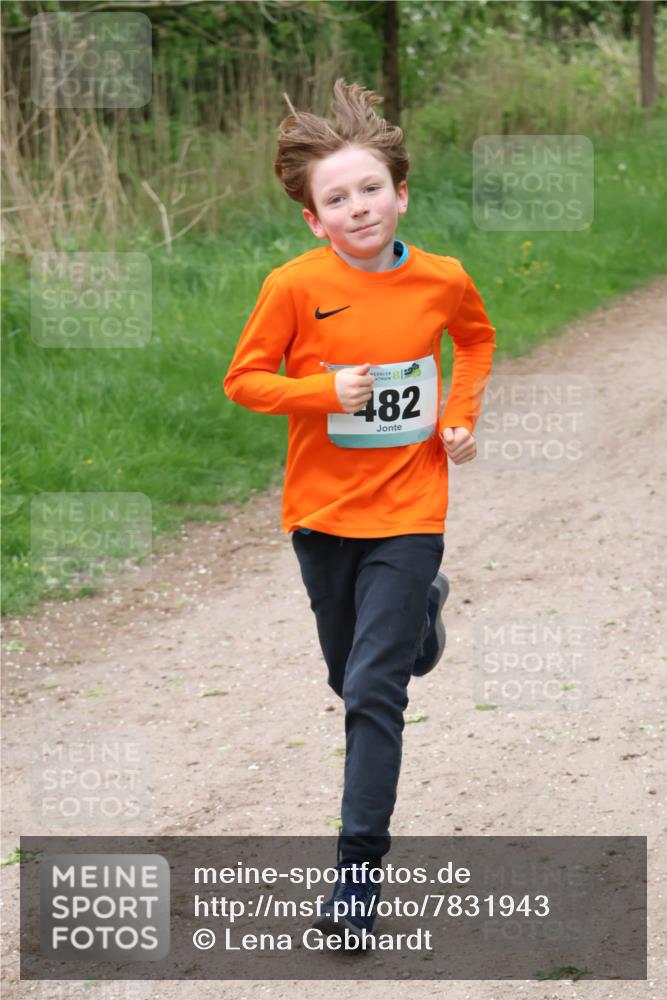 04.05.2025 - 8. Wedeler Halbmarathon Lena Gebhardt http://msf.ph/oto/7831943 04.05.2025 11:19:01 Laufen 482 meine-sportfotos.de