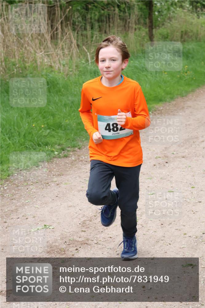 04.05.2025 - 8. Wedeler Halbmarathon Lena Gebhardt http://msf.ph/oto/7831949 04.05.2025 11:19:01 Laufen 48 meine-sportfotos.de