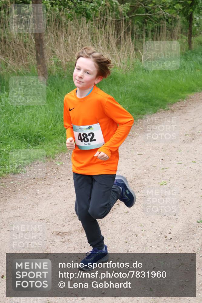 04.05.2025 - 8. Wedeler Halbmarathon Lena Gebhardt http://msf.ph/oto/7831960 04.05.2025 11:19:01 Laufen 482 meine-sportfotos.de