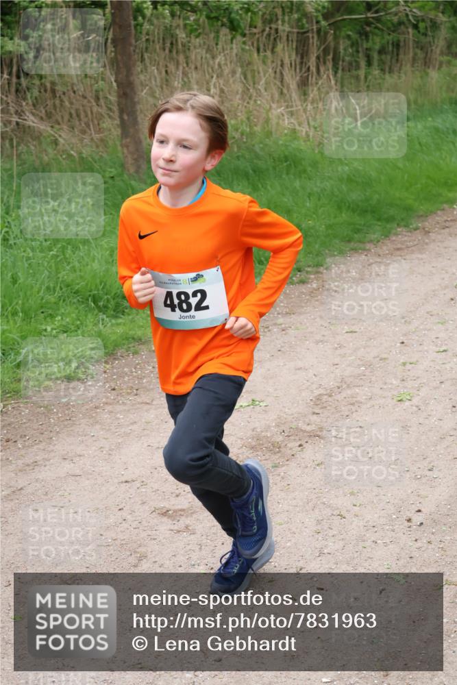 04.05.2025 - 8. Wedeler Halbmarathon Lena Gebhardt http://msf.ph/oto/7831963 04.05.2025 11:19:01 Laufen 482 meine-sportfotos.de