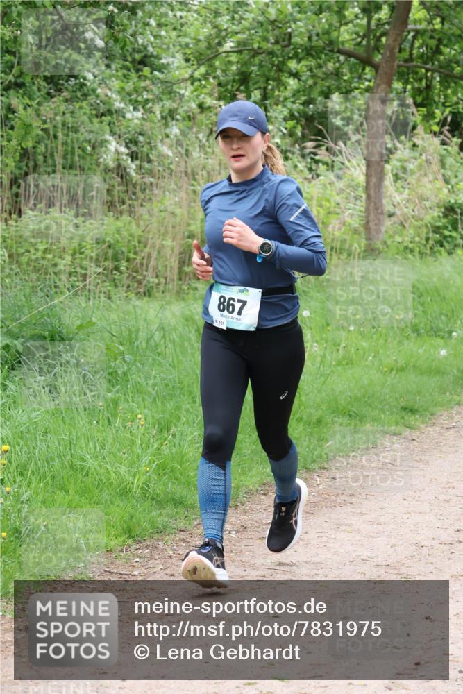 04.05.2025 - 8. Wedeler Halbmarathon Lena Gebhardt http://msf.ph/oto/7831975 04.05.2025 11:19:06 Laufen 867, 151 meine-sportfotos.de