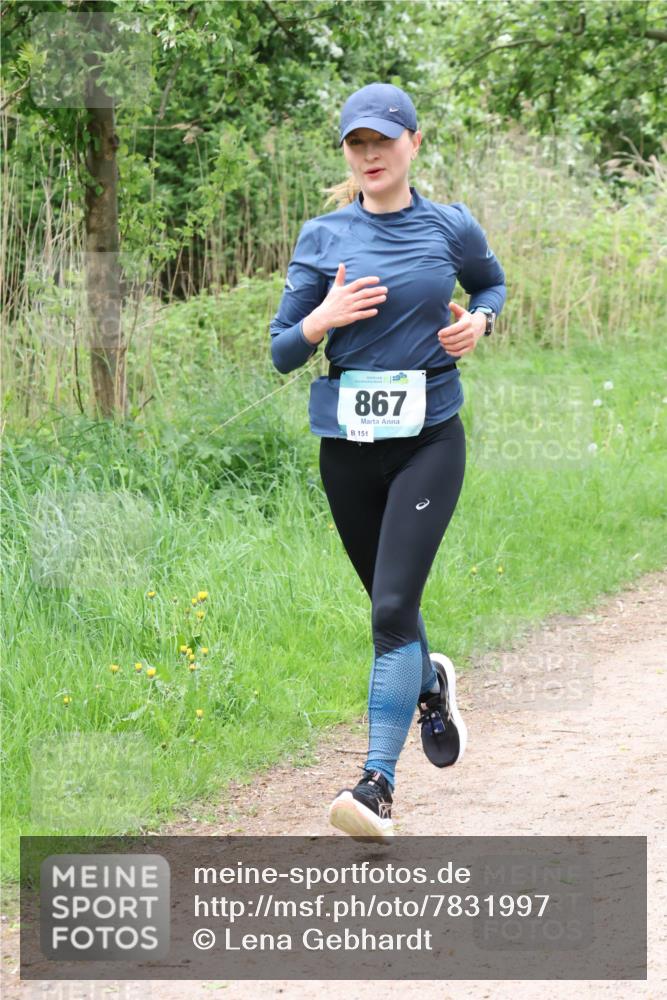 04.05.2025 - 8. Wedeler Halbmarathon Lena Gebhardt http://msf.ph/oto/7831997 04.05.2025 11:19:07 Laufen 867, 151 meine-sportfotos.de