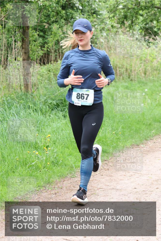 04.05.2025 - 8. Wedeler Halbmarathon Lena Gebhardt http://msf.ph/oto/7832000 04.05.2025 11:19:07 Laufen 867, 151 meine-sportfotos.de