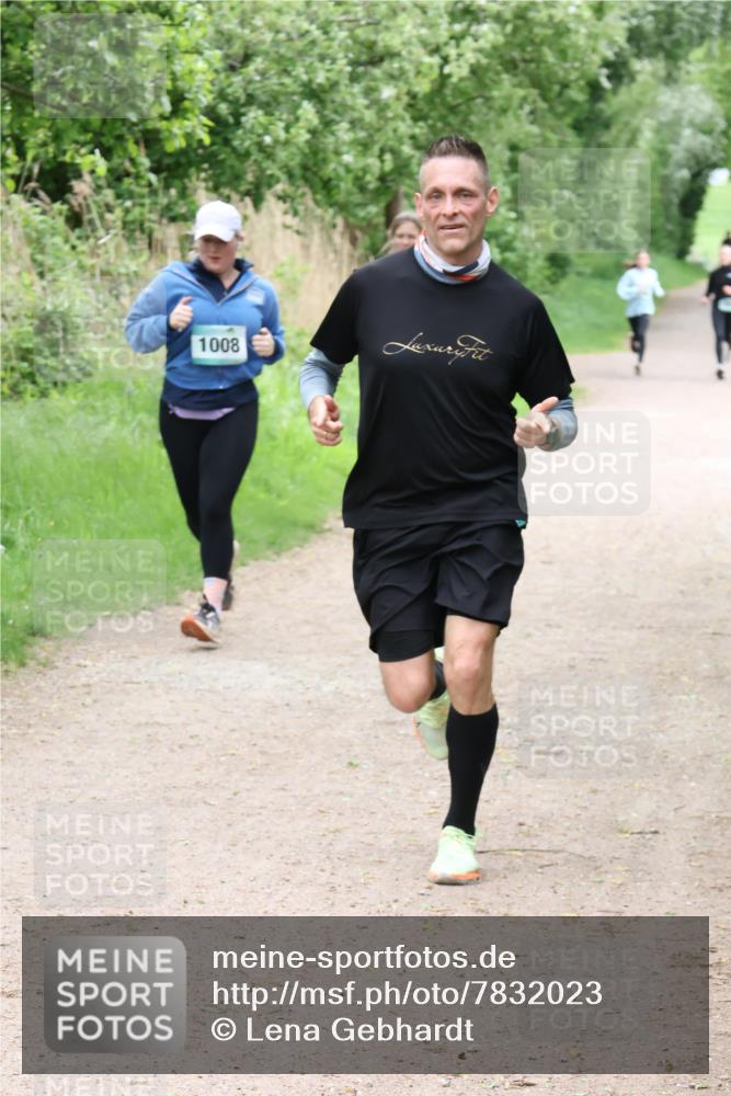 04.05.2025 - 8. Wedeler Halbmarathon Lena Gebhardt http://msf.ph/oto/7832023 04.05.2025 11:19:10 Laufen 1008 meine-sportfotos.de