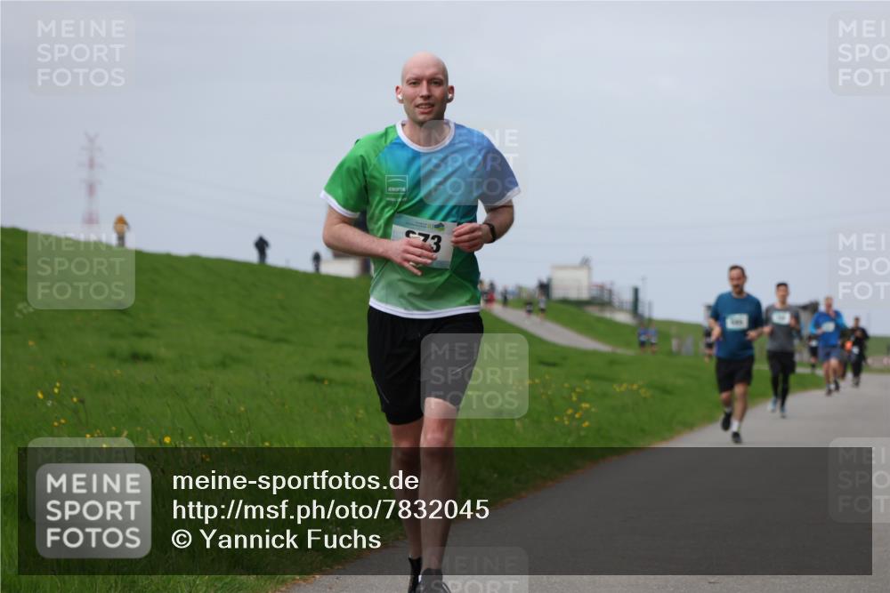 04.05.2025 - 8. Wedeler Halbmarathon Yannick Fuchs http://msf.ph/oto/7832045 04.05.2025 11:41:00 Laufen 73 meine-sportfotos.de