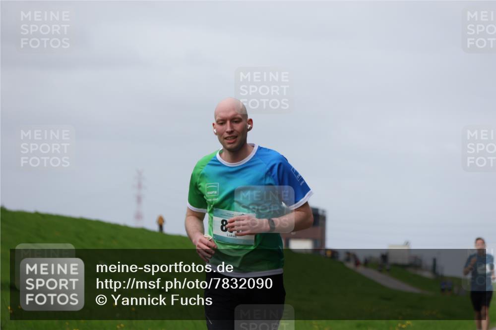 04.05.2025 - 8. Wedeler Halbmarathon Yannick Fuchs http://msf.ph/oto/7832090 04.05.2025 11:41:01 Laufen  meine-sportfotos.de
