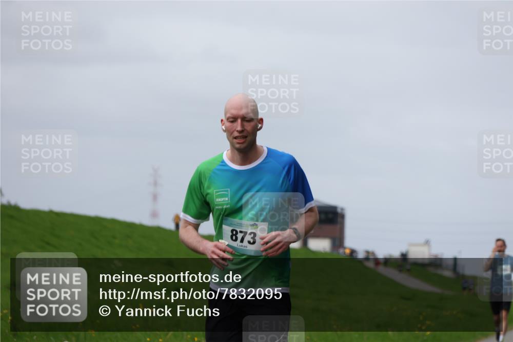 04.05.2025 - 8. Wedeler Halbmarathon Yannick Fuchs http://msf.ph/oto/7832095 04.05.2025 11:41:02 Laufen 873 meine-sportfotos.de