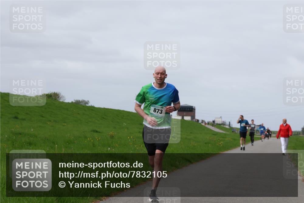 04.05.2025 - 8. Wedeler Halbmarathon Yannick Fuchs http://msf.ph/oto/7832105 04.05.2025 11:41:02 Laufen 873 meine-sportfotos.de