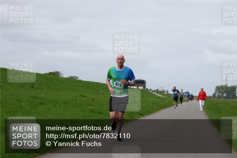 04.05.2025 - 8. Wedeler Halbmarathon Yannick Fuchs http://msf.ph/oto/7832110 04.05.2025 11:41:02 Laufen 873 meine-sportfotos.de