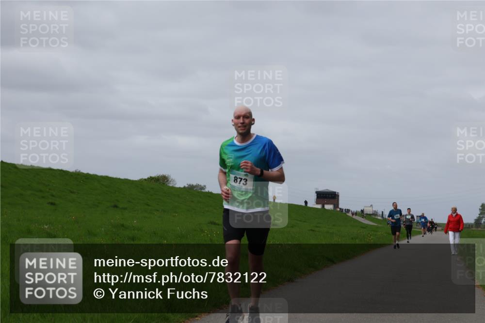 04.05.2025 - 8. Wedeler Halbmarathon Yannick Fuchs http://msf.ph/oto/7832122 04.05.2025 11:41:03 Laufen 873 meine-sportfotos.de