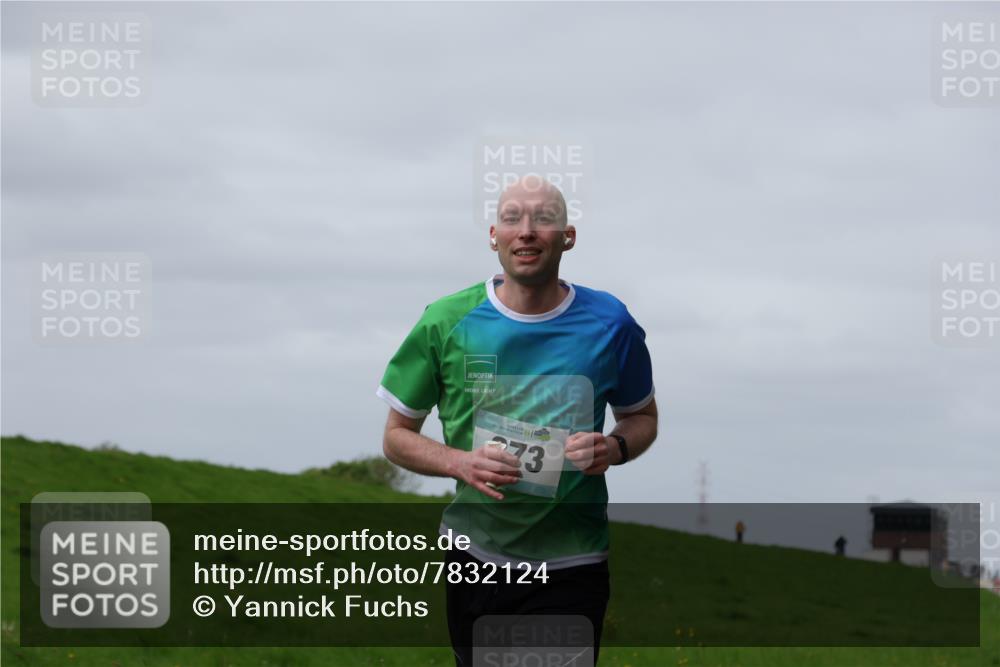 04.05.2025 - 8. Wedeler Halbmarathon Yannick Fuchs http://msf.ph/oto/7832124 04.05.2025 11:41:03 Laufen 273 meine-sportfotos.de