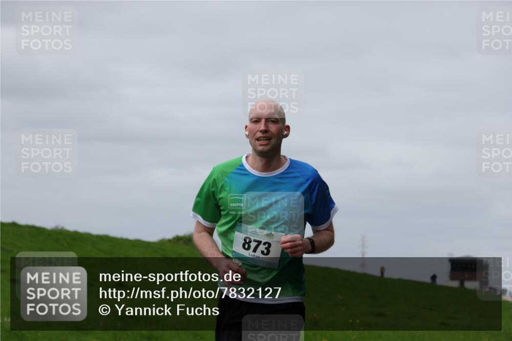 04.05.2025 - 8. Wedeler Halbmarathon Yannick Fuchs http://msf.ph/oto/7832127 04.05.2025 11:41:03 Laufen 873 meine-sportfotos.de