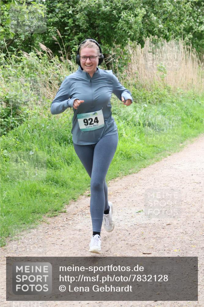 04.05.2025 - 8. Wedeler Halbmarathon Lena Gebhardt http://msf.ph/oto/7832128 04.05.2025 11:19:22 Laufen 924 meine-sportfotos.de