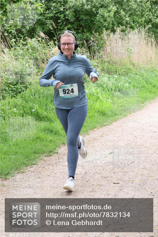 04.05.2025 - 8. Wedeler Halbmarathon Lena Gebhardt http://msf.ph/oto/7832134 04.05.2025 11:19:22 Laufen 924 meine-sportfotos.de