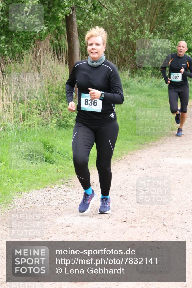 04.05.2025 - 8. Wedeler Halbmarathon Lena Gebhardt http://msf.ph/oto/7832141 04.05.2025 11:19:32 Laufen 836, 887 meine-sportfotos.de