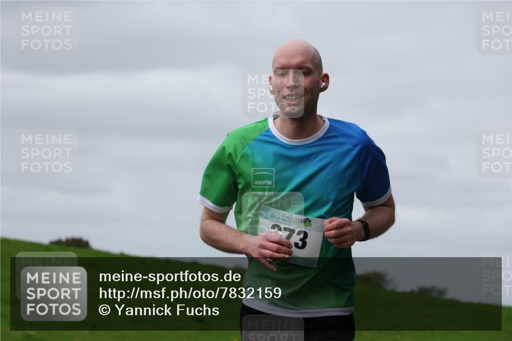 04.05.2025 - 8. Wedeler Halbmarathon Yannick Fuchs http://msf.ph/oto/7832159 04.05.2025 11:41:04 Laufen 8, 273 meine-sportfotos.de