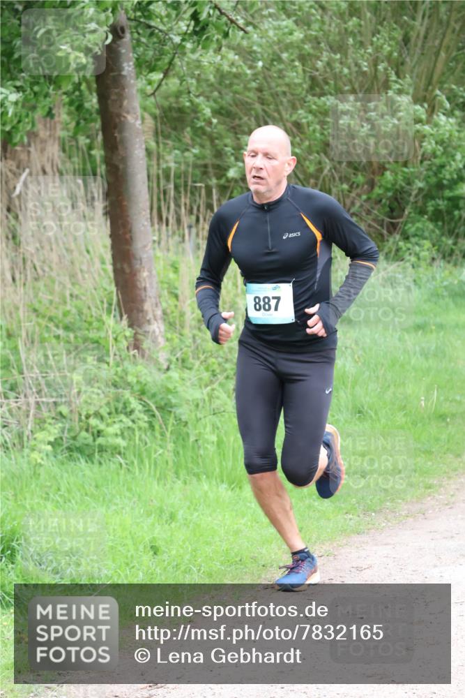 04.05.2025 - 8. Wedeler Halbmarathon Lena Gebhardt http://msf.ph/oto/7832165 04.05.2025 11:19:33 Laufen 887 meine-sportfotos.de