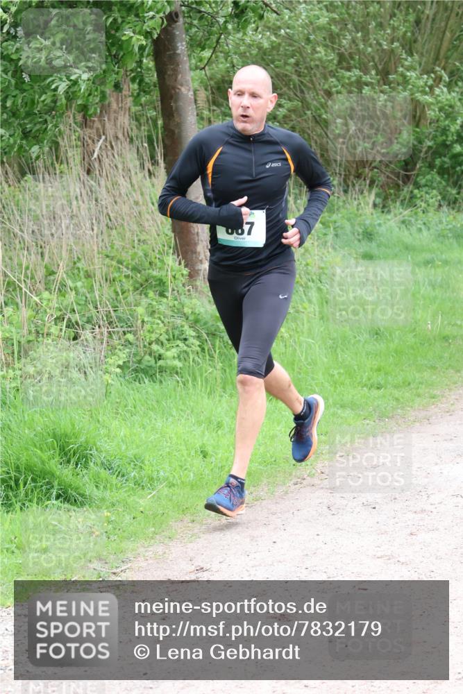 04.05.2025 - 8. Wedeler Halbmarathon Lena Gebhardt http://msf.ph/oto/7832179 04.05.2025 11:19:33 Laufen 087 meine-sportfotos.de